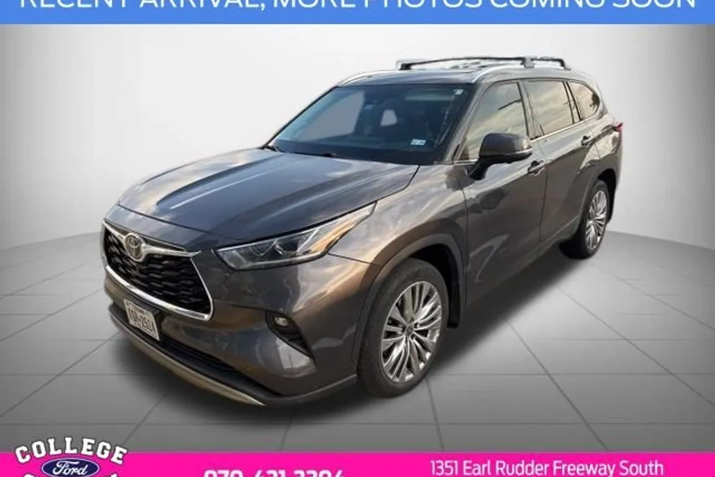 2023 Toyota Highlander Platinum photo 1