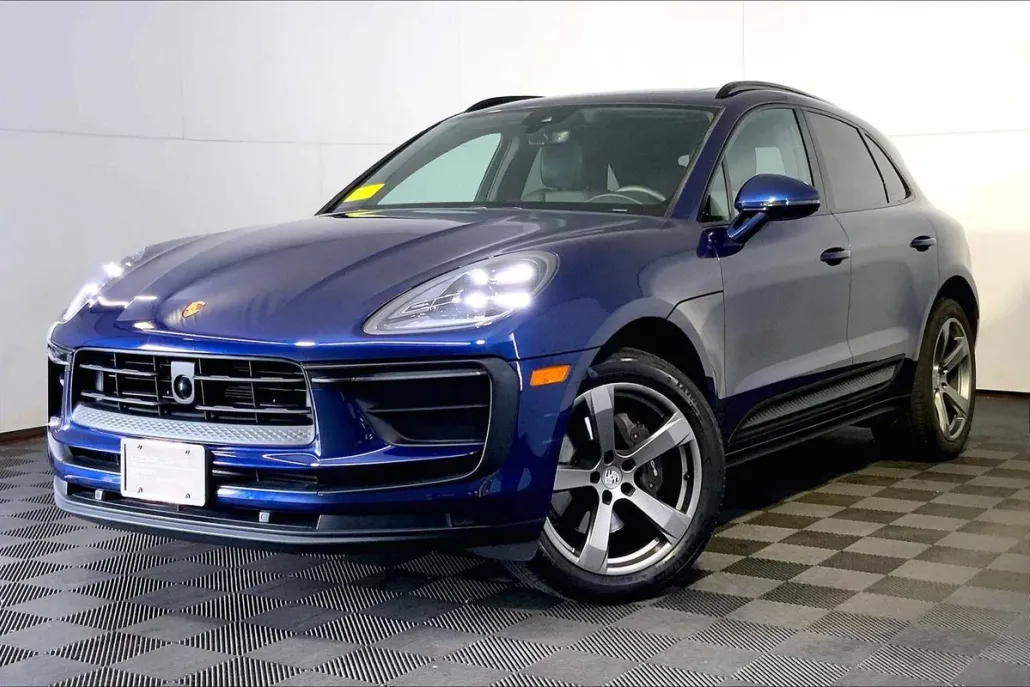 2023 Porsche Macan T photo 1