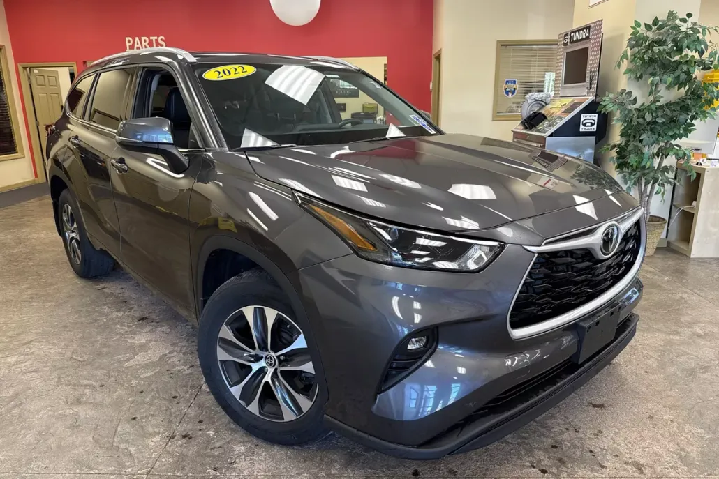 2022 Toyota Highlander XLE photo 1