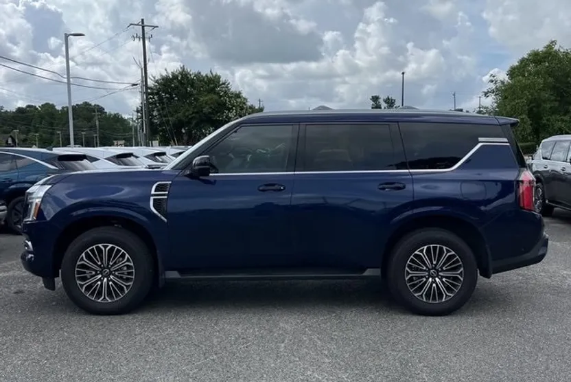 2025 Nissan Armada SL photo 1