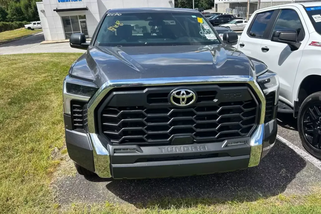 2024 Toyota Tundra SR5 photo 1