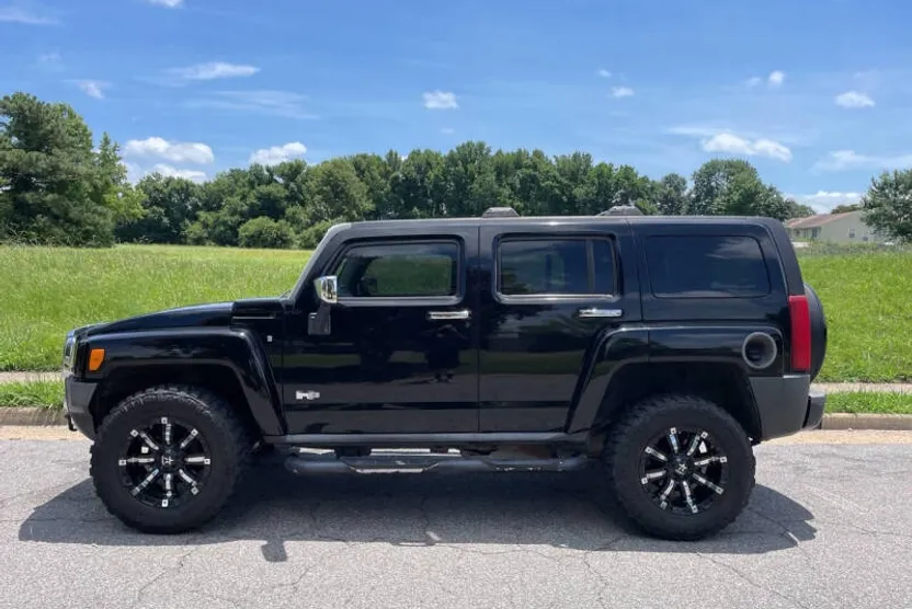 2008 Hummer H3 1/2 ton Base photo 1