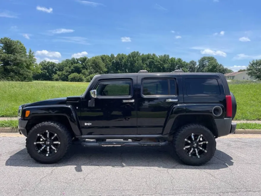 2008 Hummer H3 1/2 ton Base photo 1