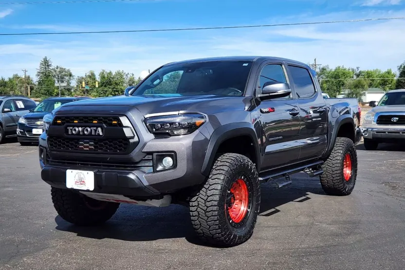 2019 Toyota Tacoma TRD Off-Road photo 1