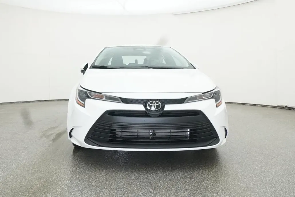 2025 Toyota Corolla LE photo 1