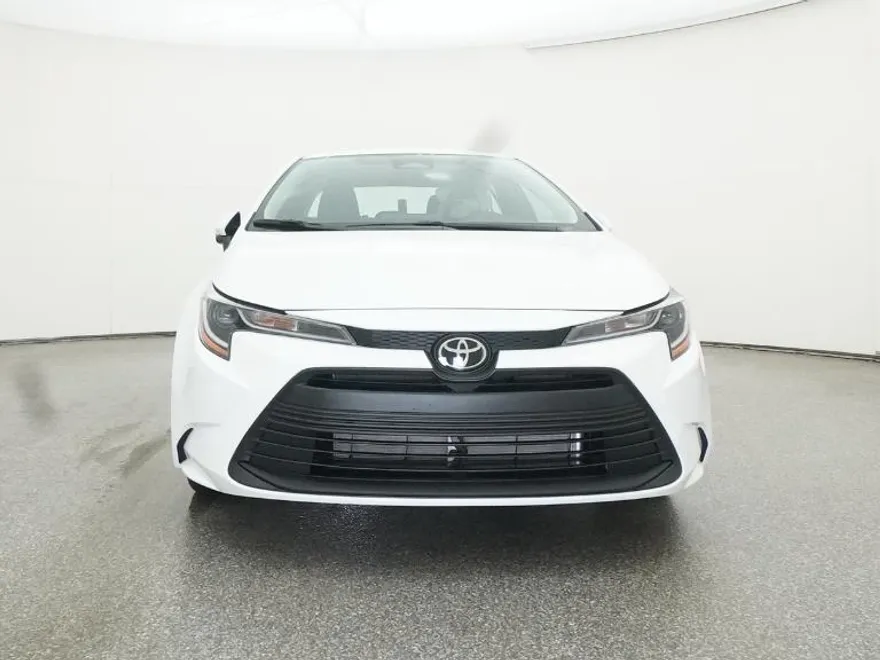 2025 Toyota Corolla LE photo 1