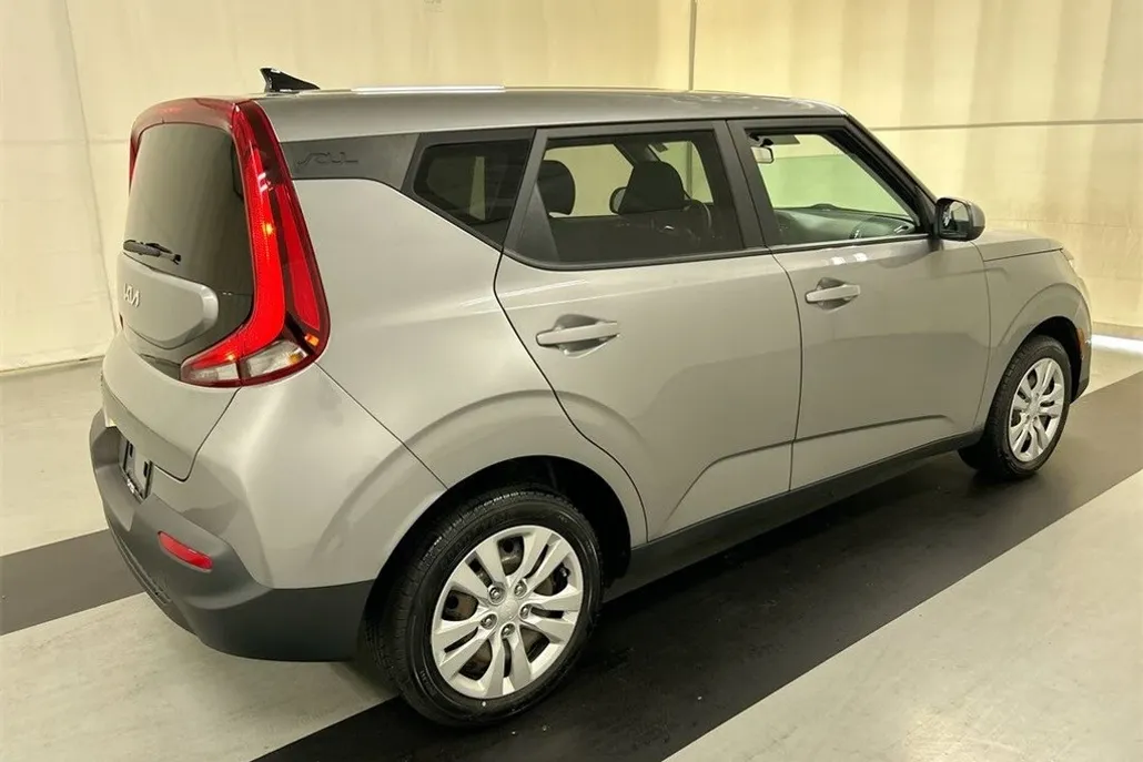 2022 Kia Soul LX photo 1
