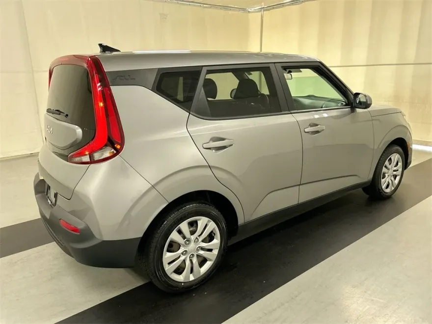 2022 Kia Soul LX photo 1