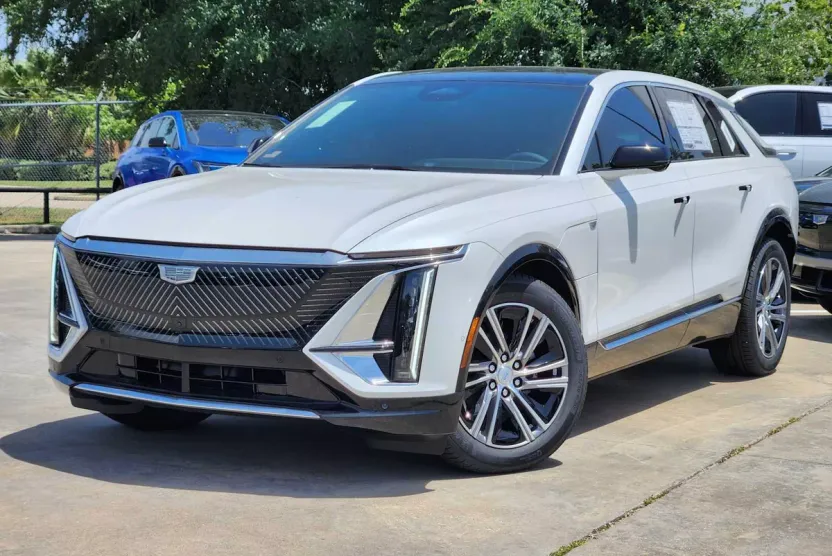 2025 Cadillac Lyriq Luxury photo 1