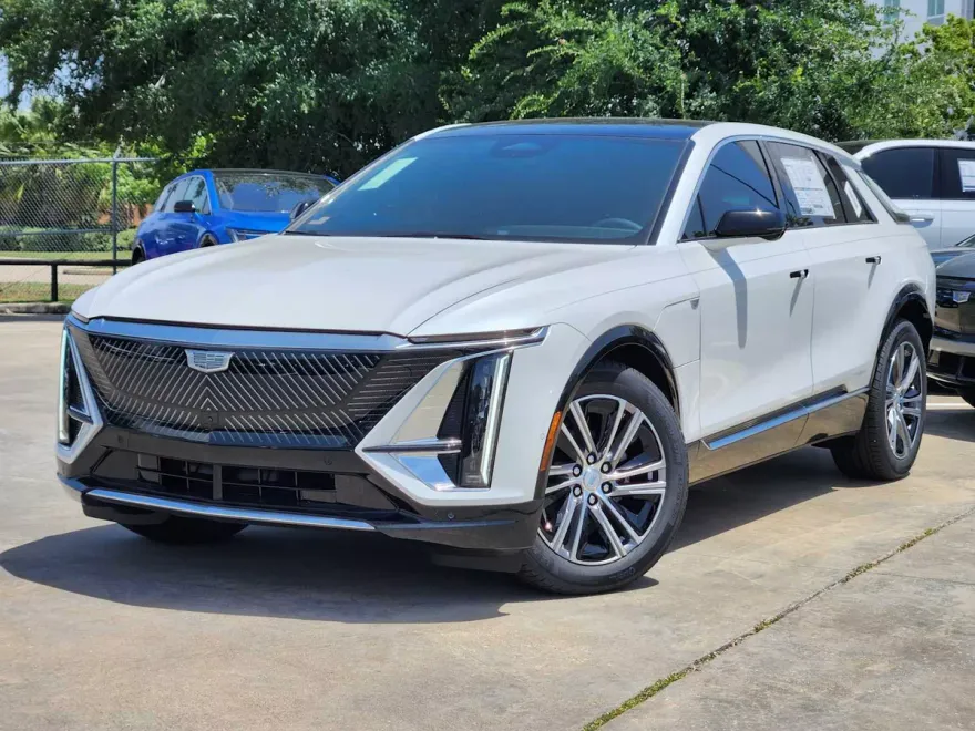 2025 Cadillac Lyriq Luxury photo 1