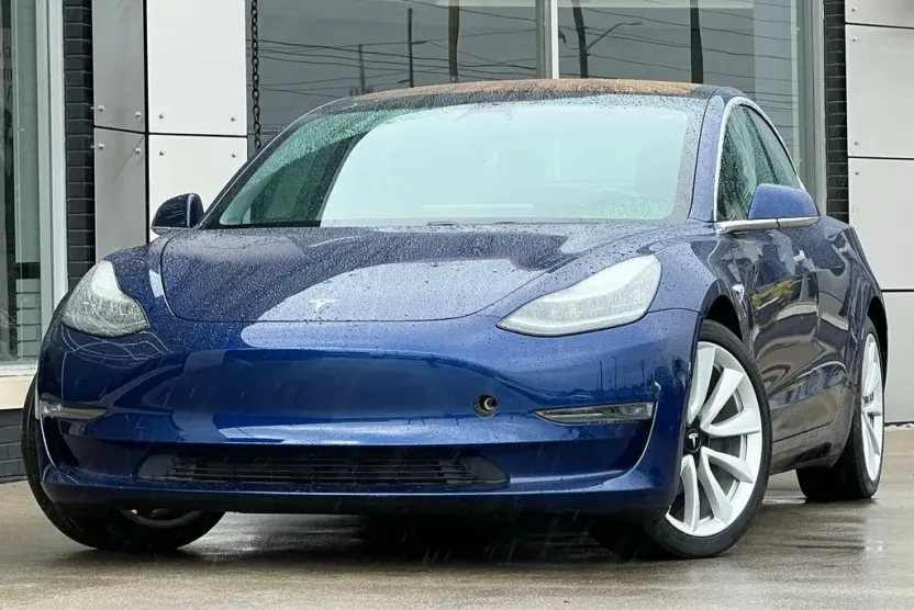 2018 Tesla Model 3 Long Range photo 1