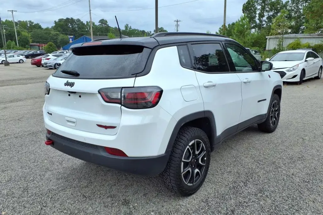 2025 Jeep Compass Trailhawk photo 1