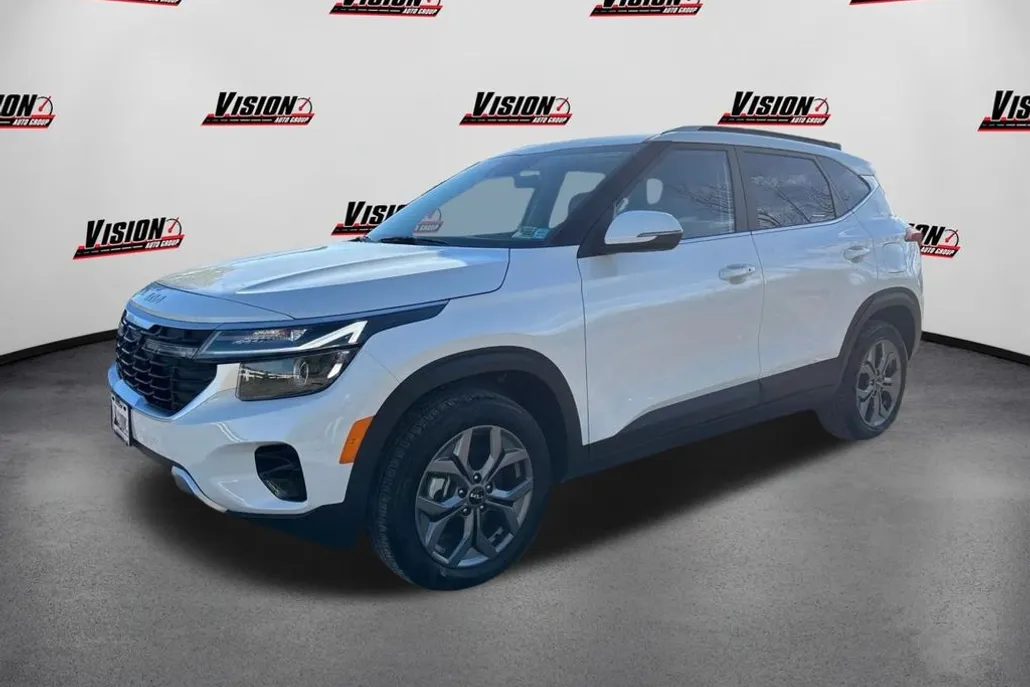 2024 Kia Seltos S photo 1
