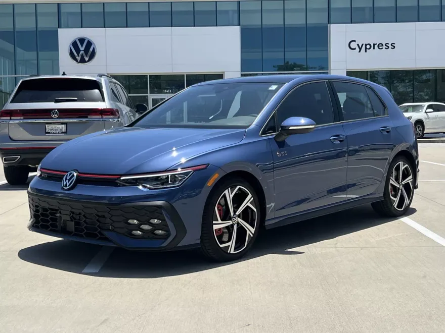 2025 Volkswagen Golf GTI SE photo 1