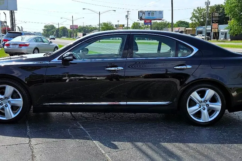 2011 Lexus LS 460 photo 1