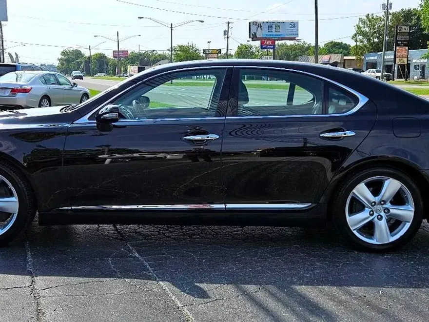 2011 Lexus LS 460 photo 1