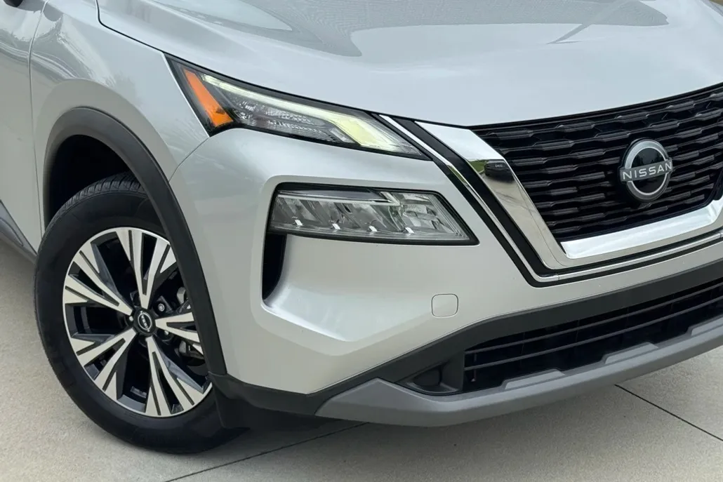 2022 Nissan Rogue SV photo 1