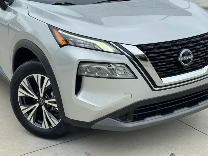 2022 Nissan Rogue SV photo 1