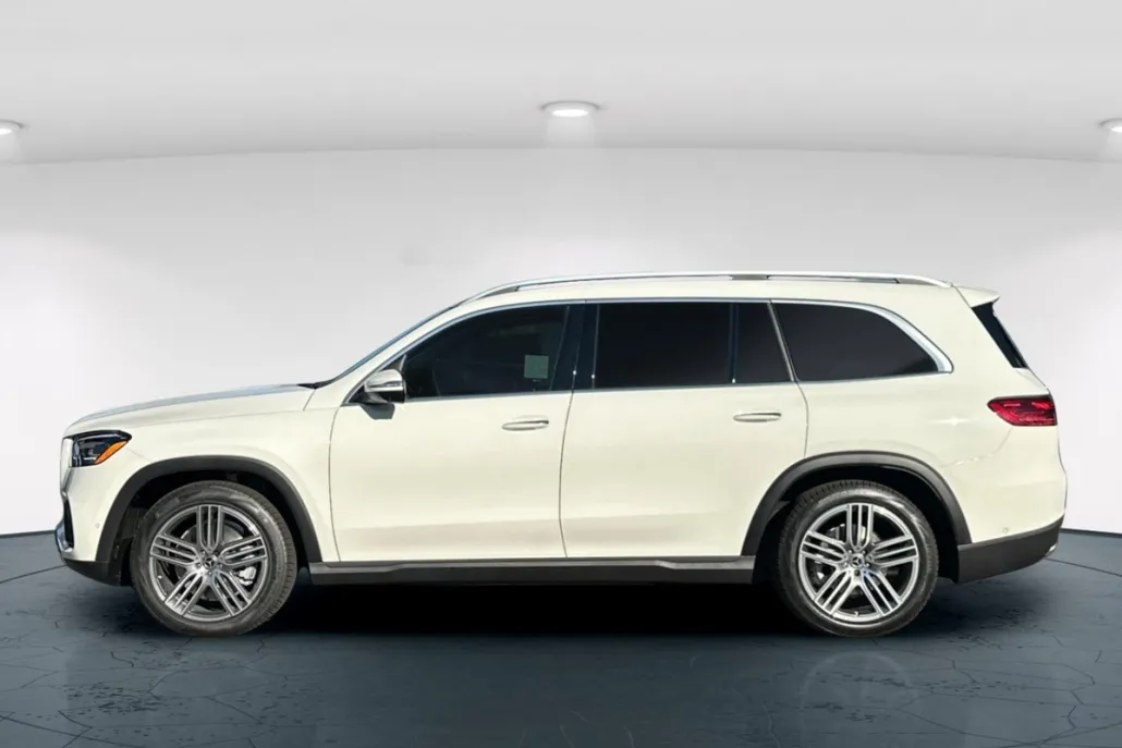 2026 Mercedes Benz GLS 450 4MATIC photo 1