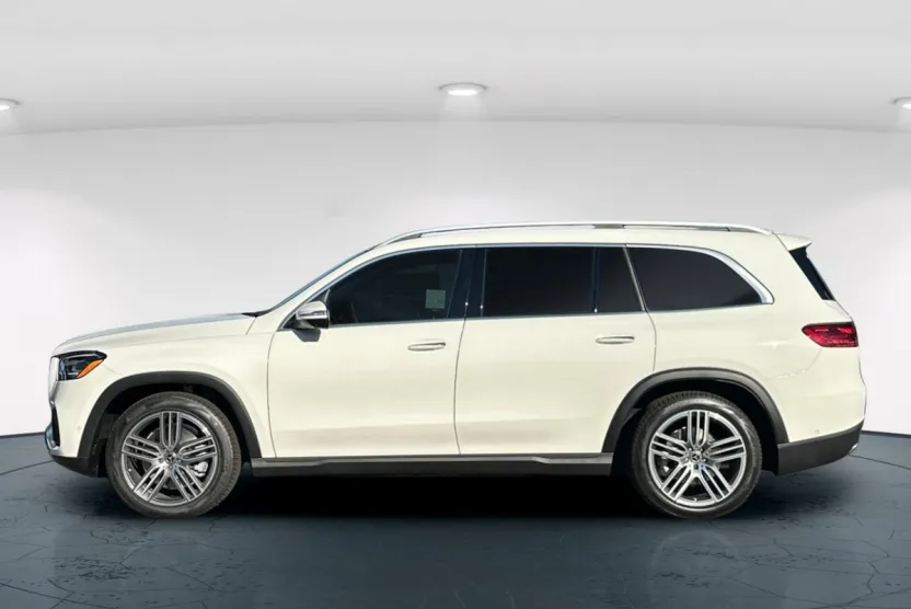 2026 Mercedes Benz GLS 450 4MATIC photo 1
