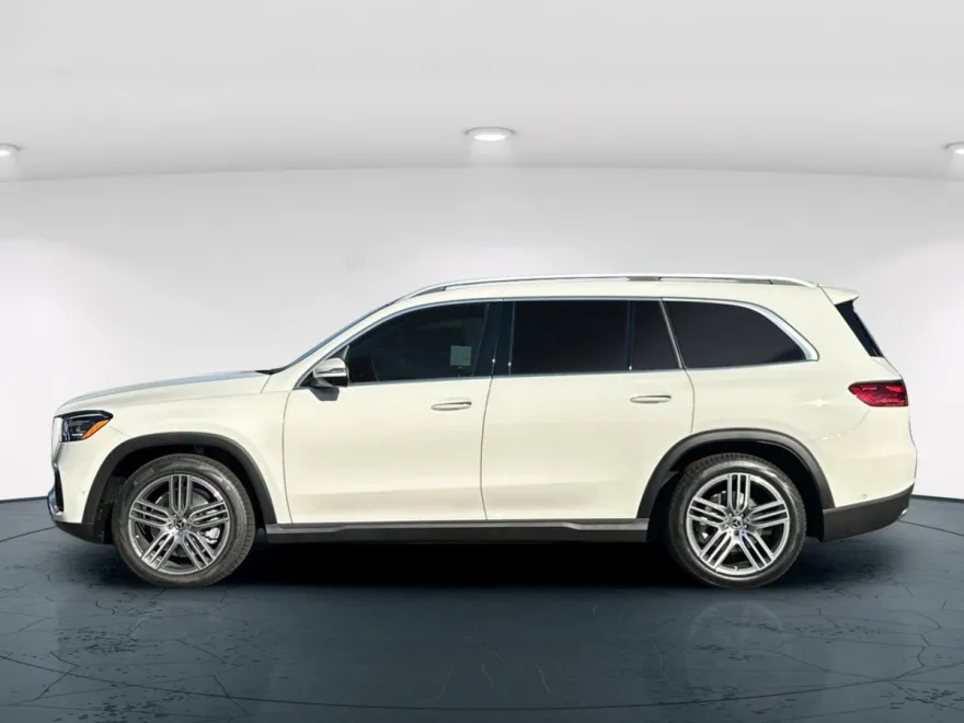 2026 Mercedes Benz GLS 450 4MATIC photo 1