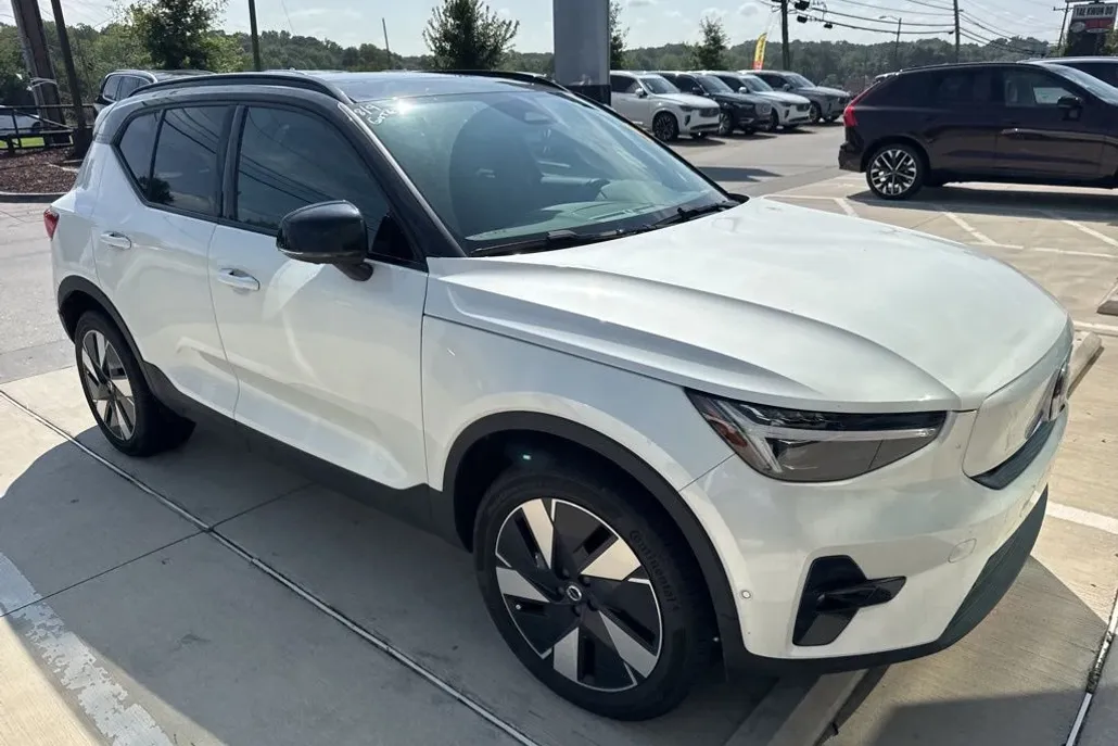 2024 Volvo XC40 Recharge Twin Plus photo 1