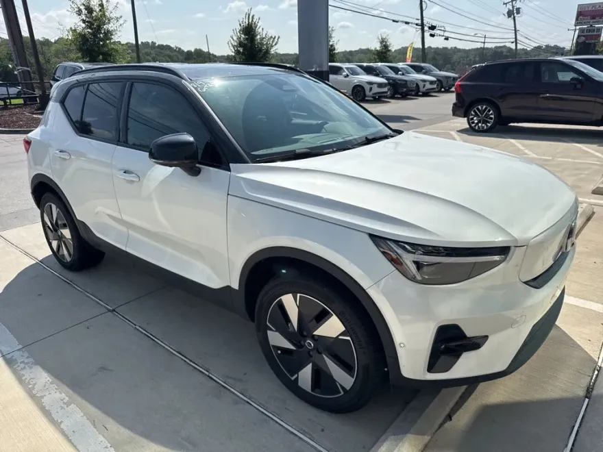 2024 Volvo XC40 Recharge Twin Plus photo 1