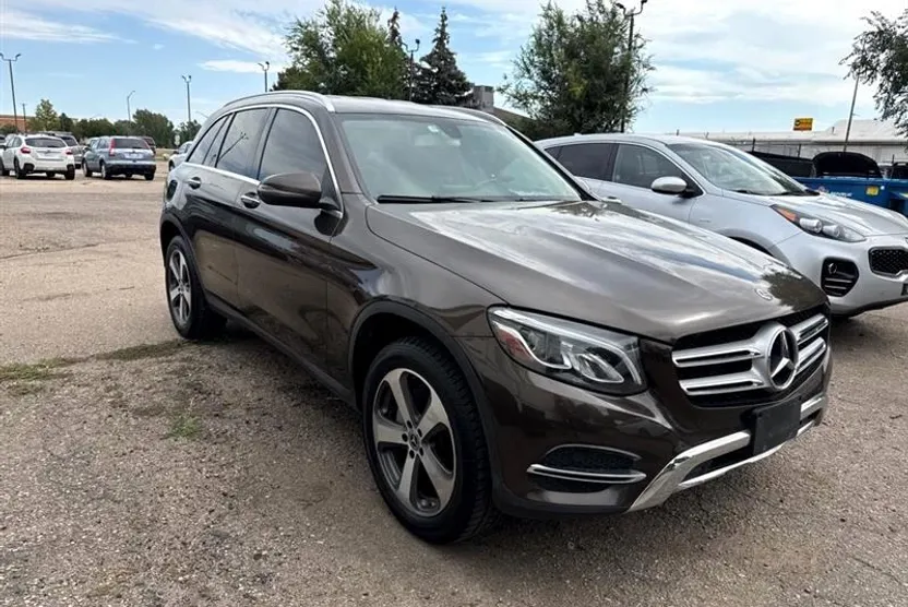 2018 Mercedes Benz GLC 300 4MATIC photo 1