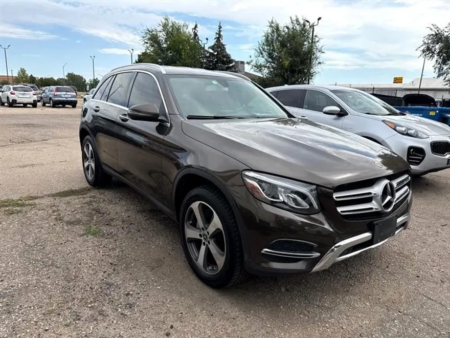 2018 Mercedes Benz GLC 300 4MATIC photo 1