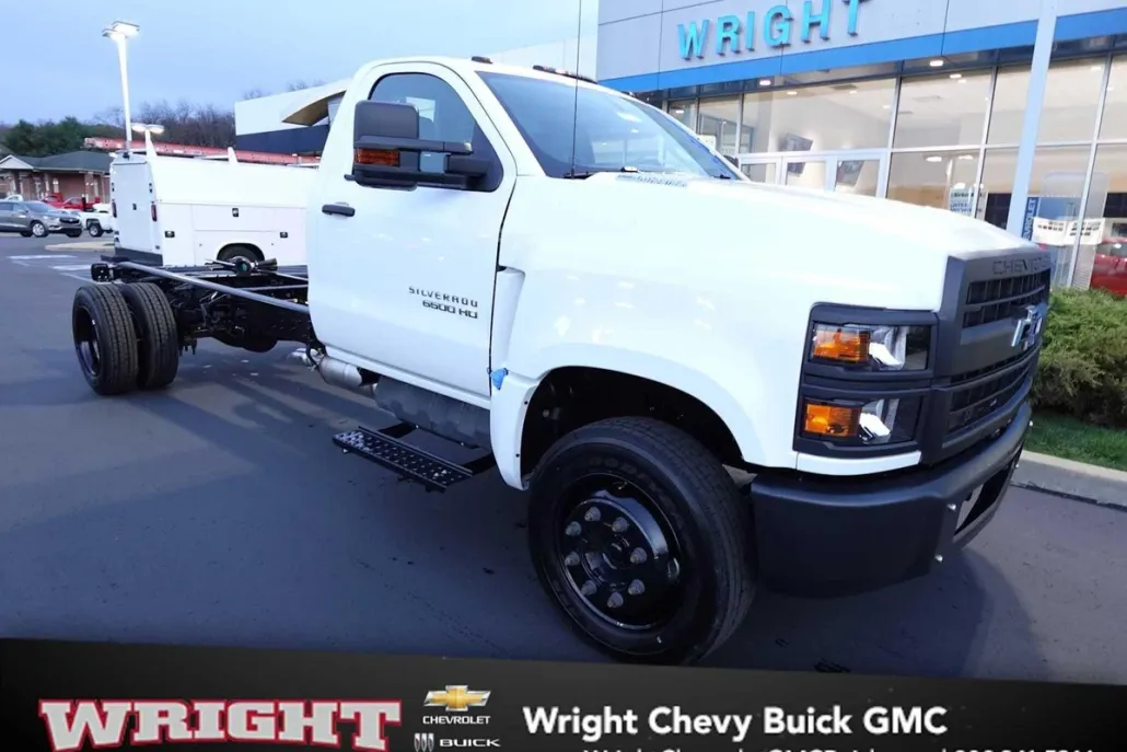 2023 Chevrolet Silverado 6500HD Work Truck photo 1