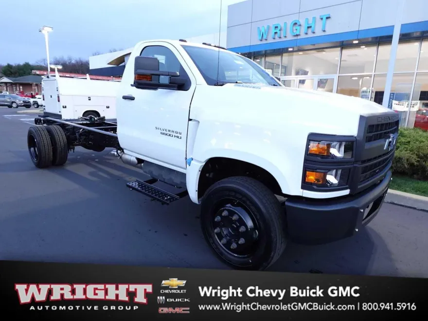 2023 Chevrolet Silverado 6500HD Work Truck photo 1