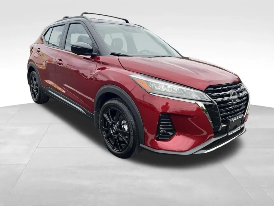 2024 Nissan Kicks SR photo 1
