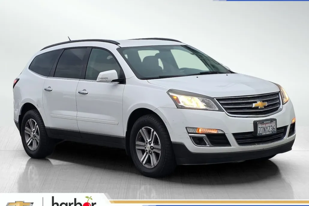 2017 Chevrolet Traverse 1LT photo 1