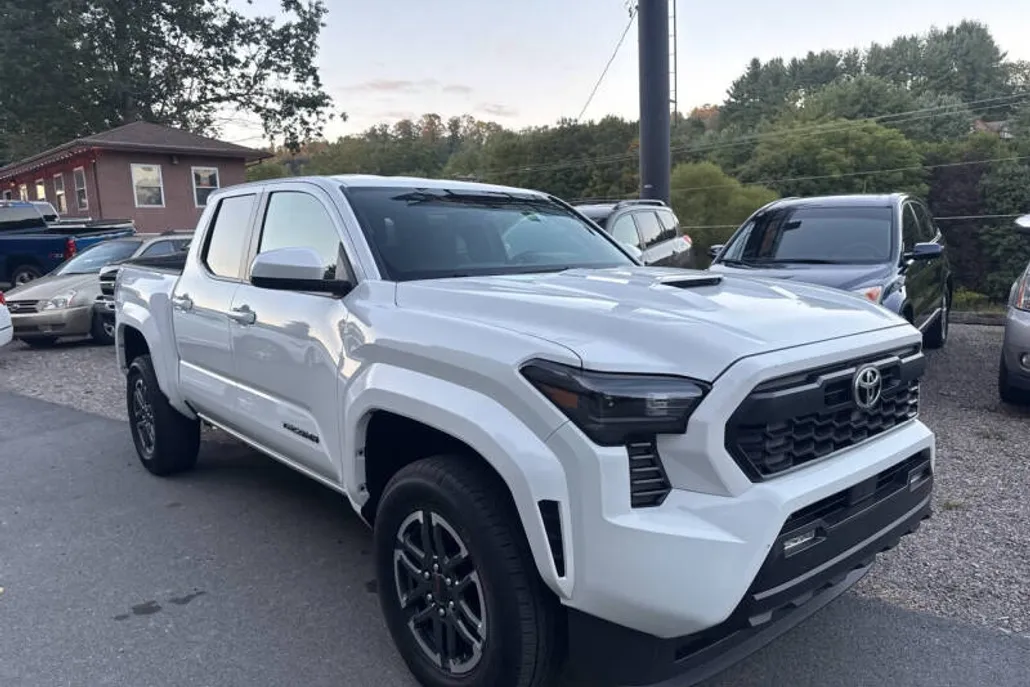 2025 Toyota Tacoma TRD Sport photo 1