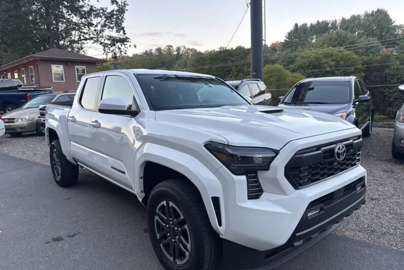 2025 Toyota Tacoma TRD Sport photo 1
