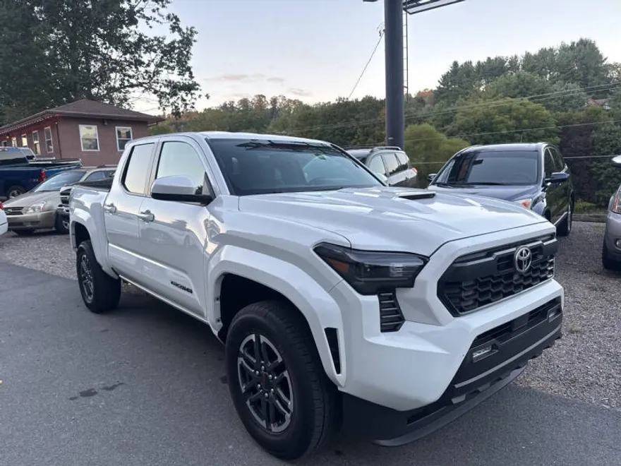 2025 Toyota Tacoma TRD Sport photo 1