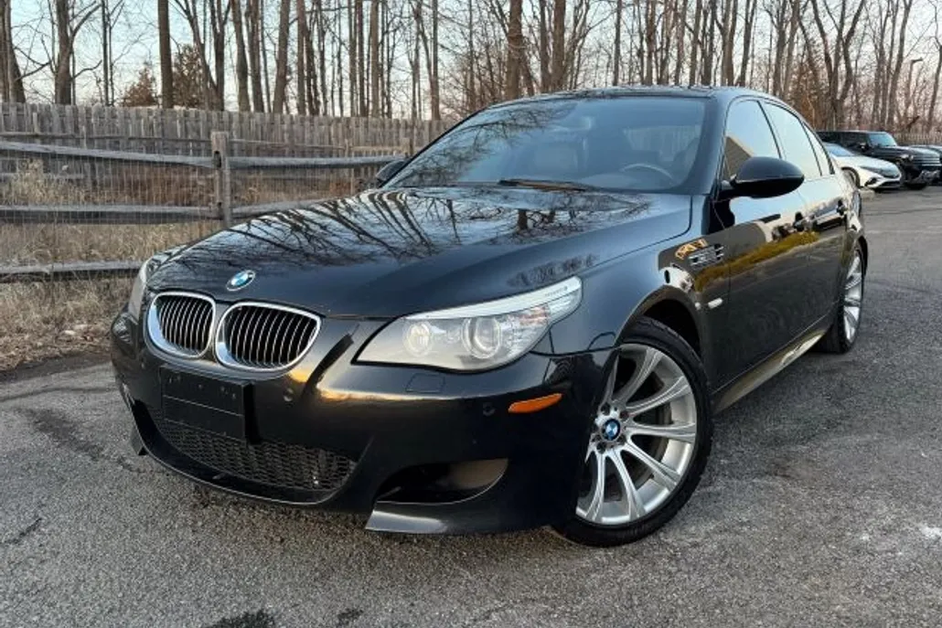2010 Bmw M5 5 Sedan photo 1