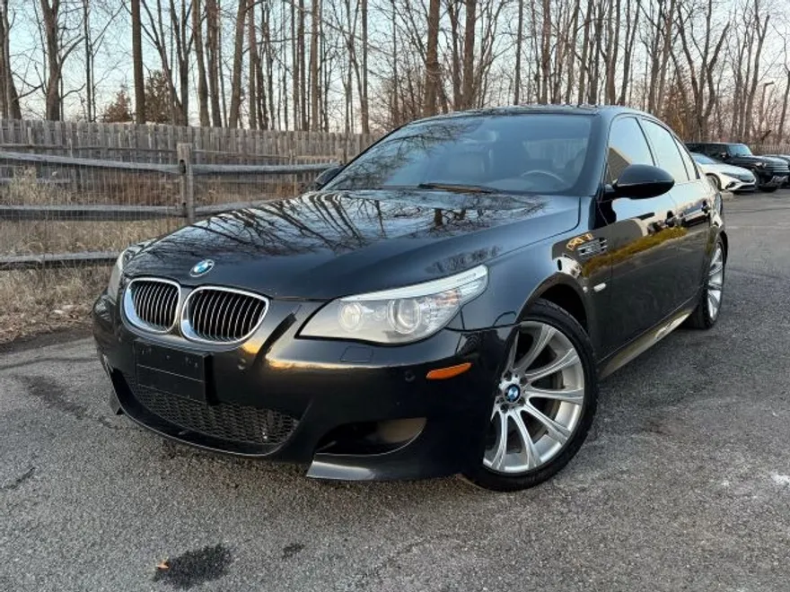 2010 Bmw M5 5 Sedan photo 1