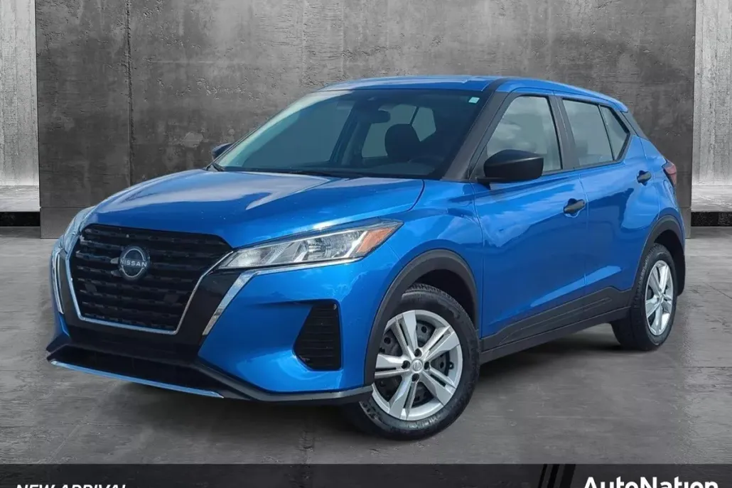 2023 Nissan Kicks S photo 1