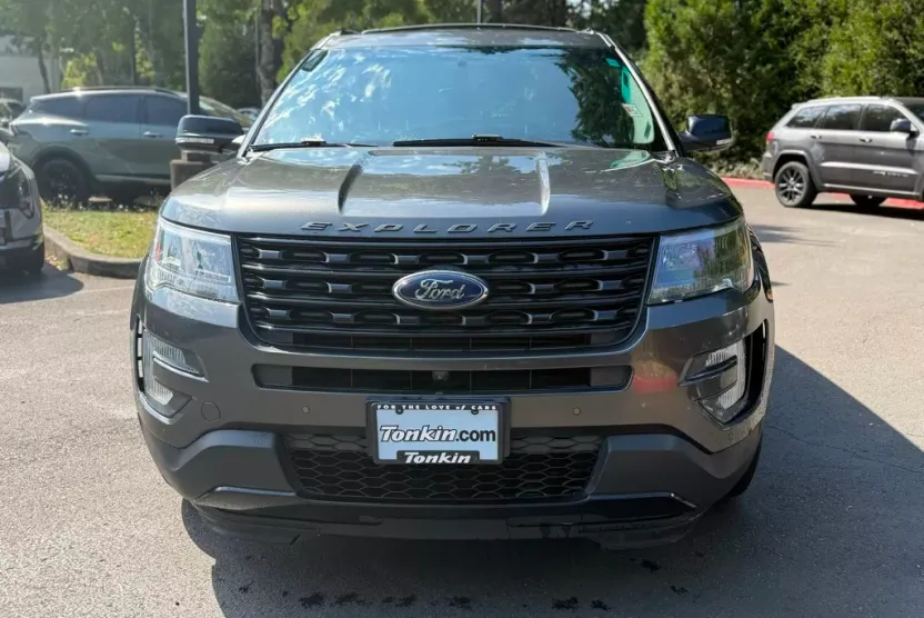 2017 Ford Explorer Sport photo 1