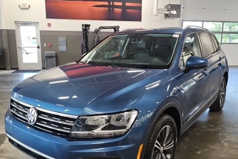 2019 Volkswagen Tiguan SEL photo 1