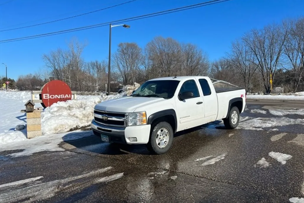 2011 Chevrolet Silverado 1500 LT photo 1