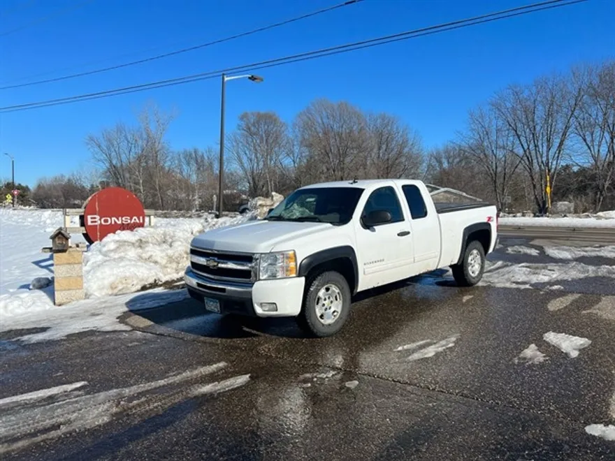 2011 Chevrolet Silverado 1500 LT photo 1