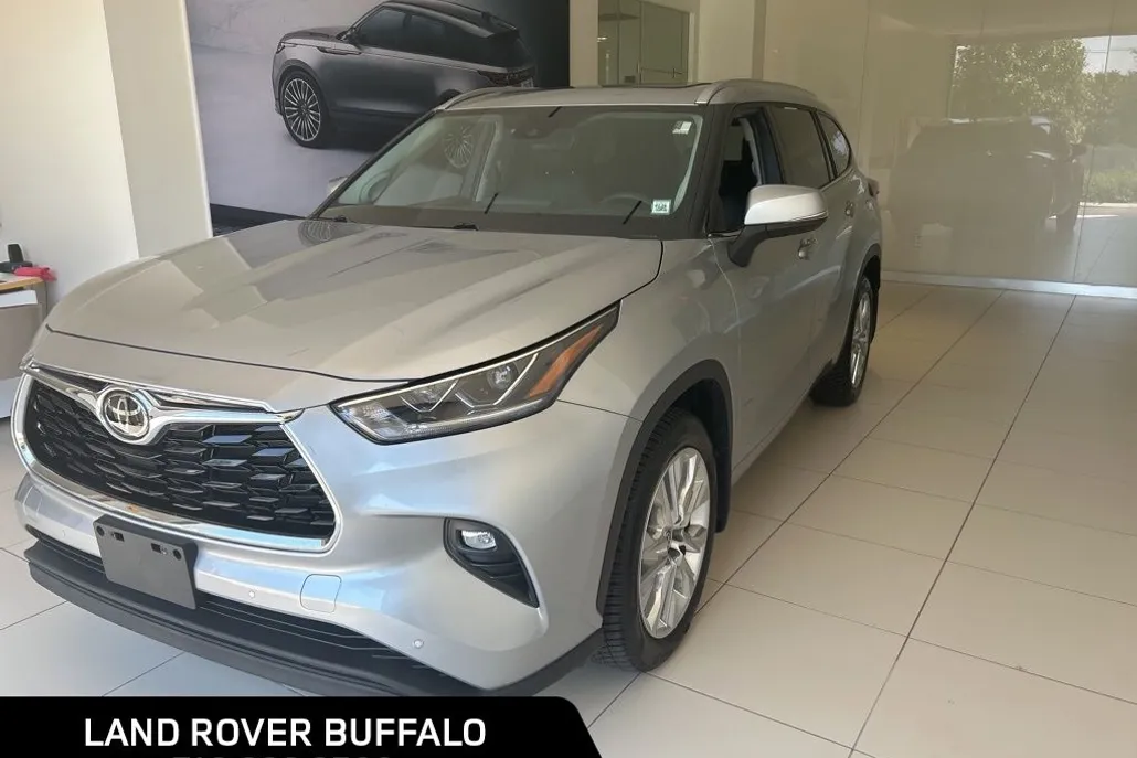 2022 Toyota Highlander Limited photo 1