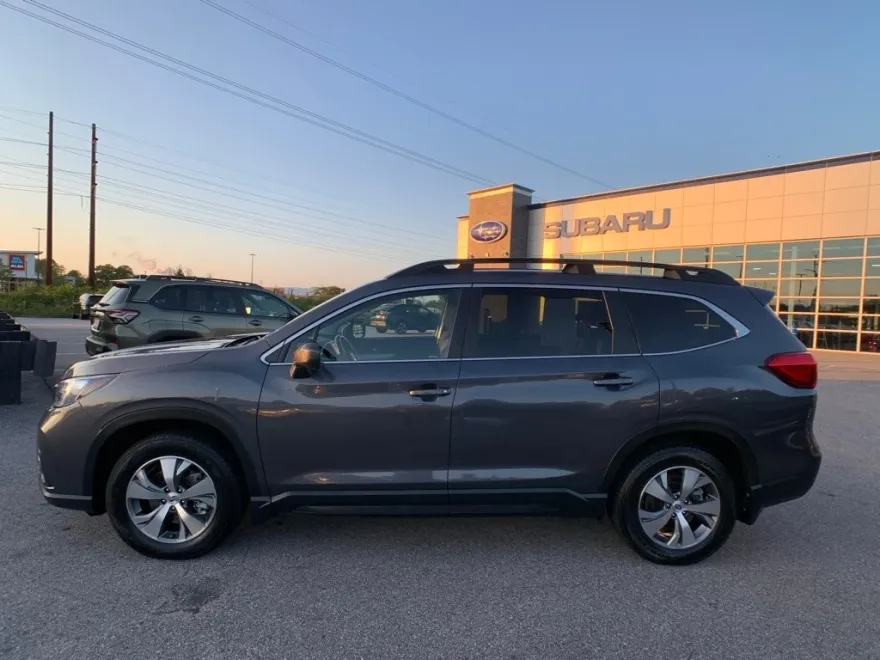 2022 Subaru Ascent Premium photo 1