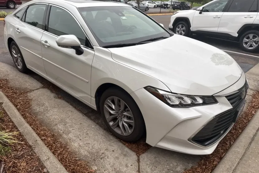 2022 Toyota Avalon XLE photo 1