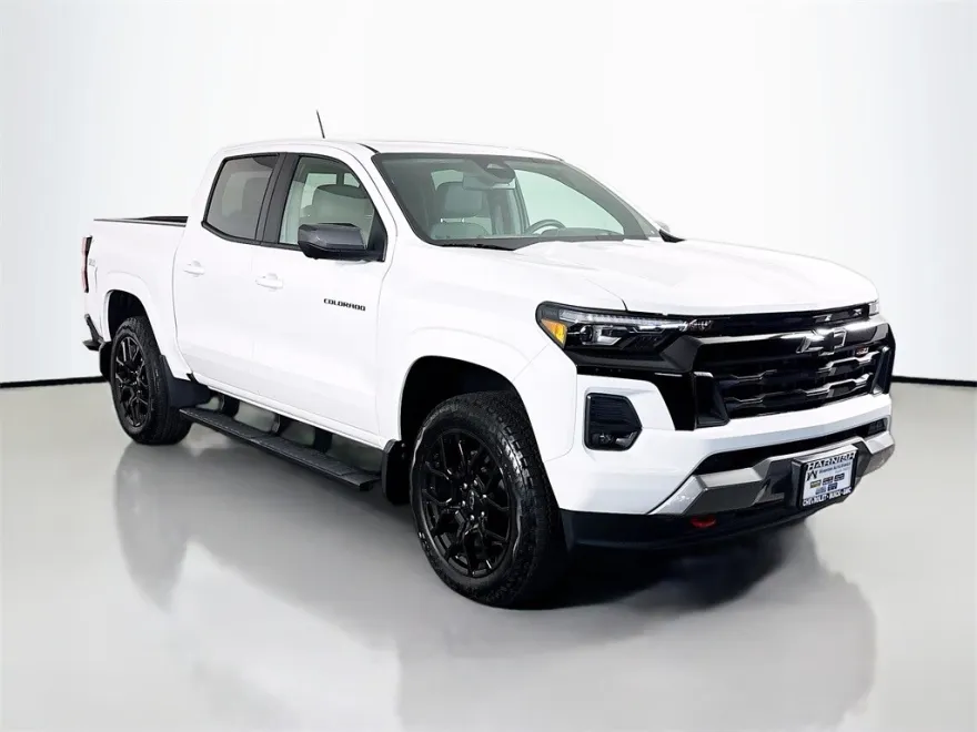 2025 Chevrolet Colorado Z71 photo 1