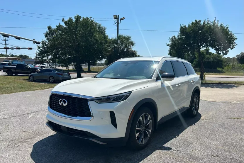 2023 Infiniti QX60 Luxe AWD photo 1
