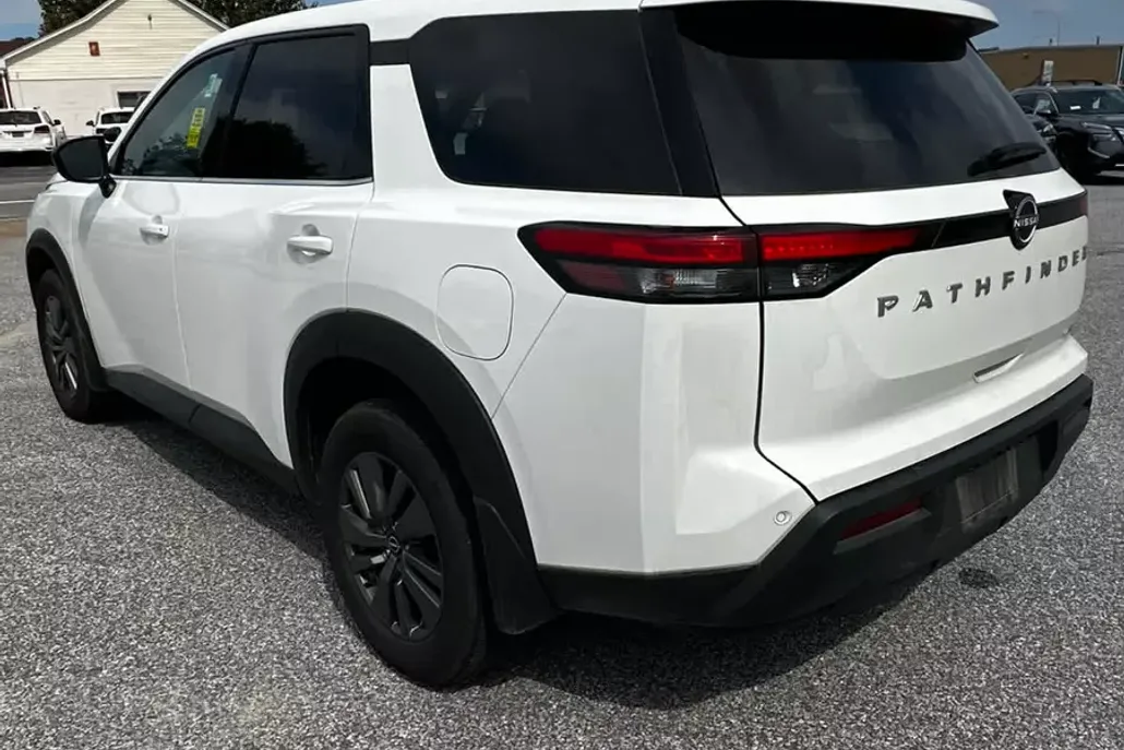 2024 Nissan Pathfinder S photo 1