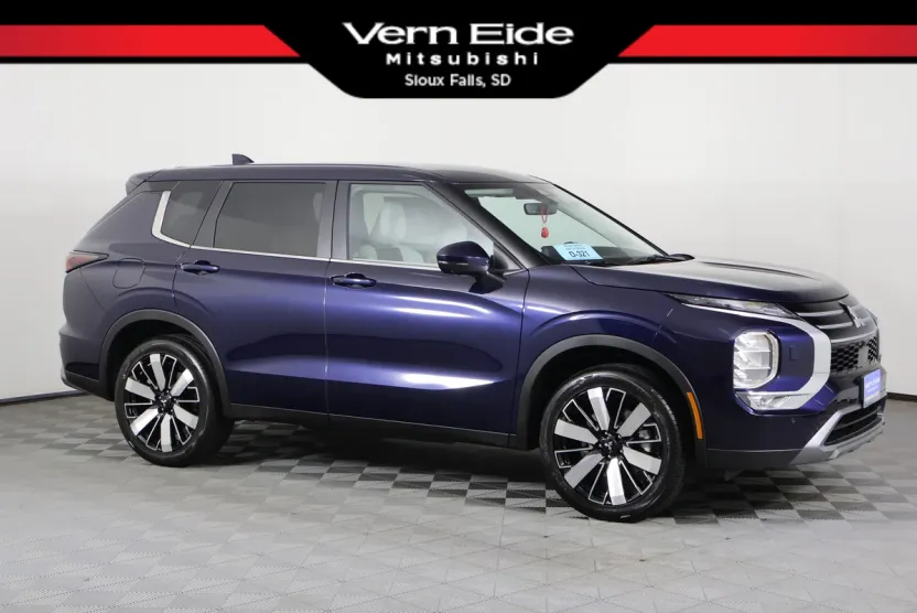 2025 Mitsubishi Outlander SE photo 1